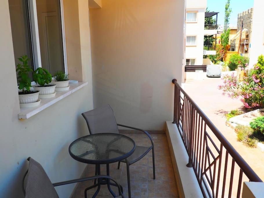 A Stone'S Throw From Everything Paphos Extérieur photo