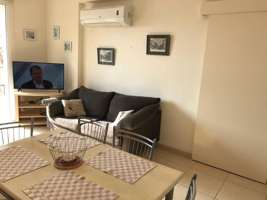 A Stone'S Throw From Everything Paphos Extérieur photo