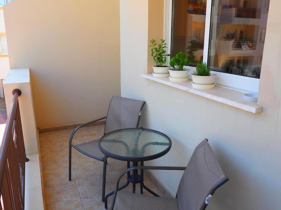 A Stone'S Throw From Everything Paphos Extérieur photo