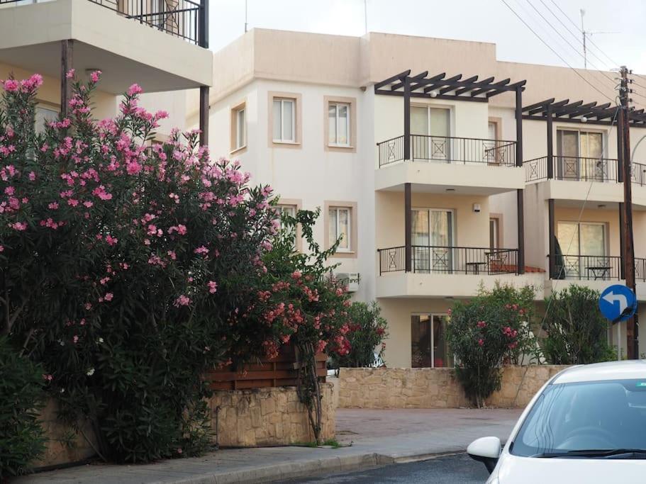 A Stone'S Throw From Everything Paphos Extérieur photo