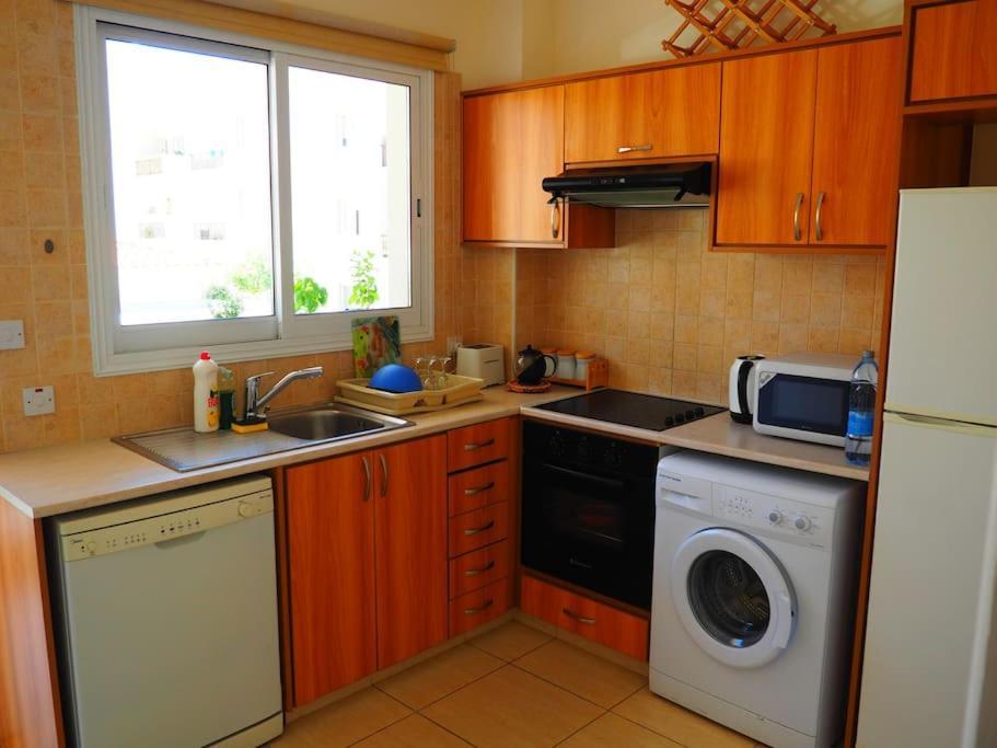 A Stone'S Throw From Everything Paphos Extérieur photo