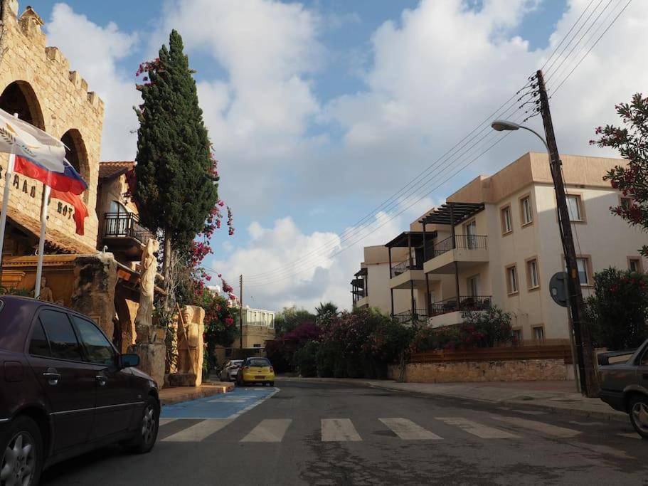 A Stone'S Throw From Everything Paphos Extérieur photo